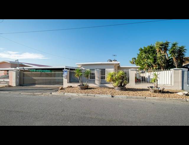 3 BEDROOM HOUSE FOR SALE IN TOWNSEND ESTATE